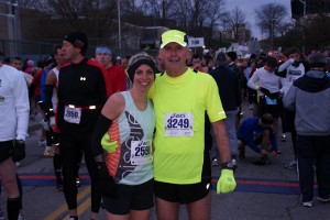 dad and jen posing at Glass City Half