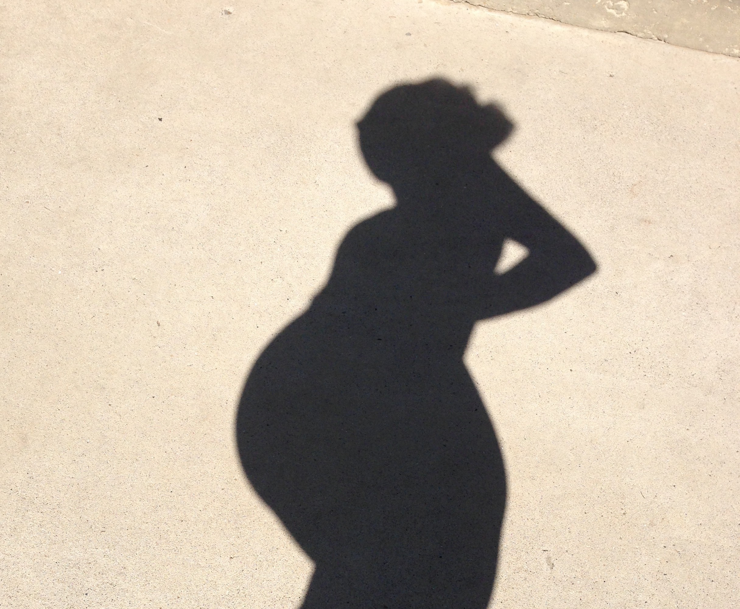 pregnant shadow 33 weeks